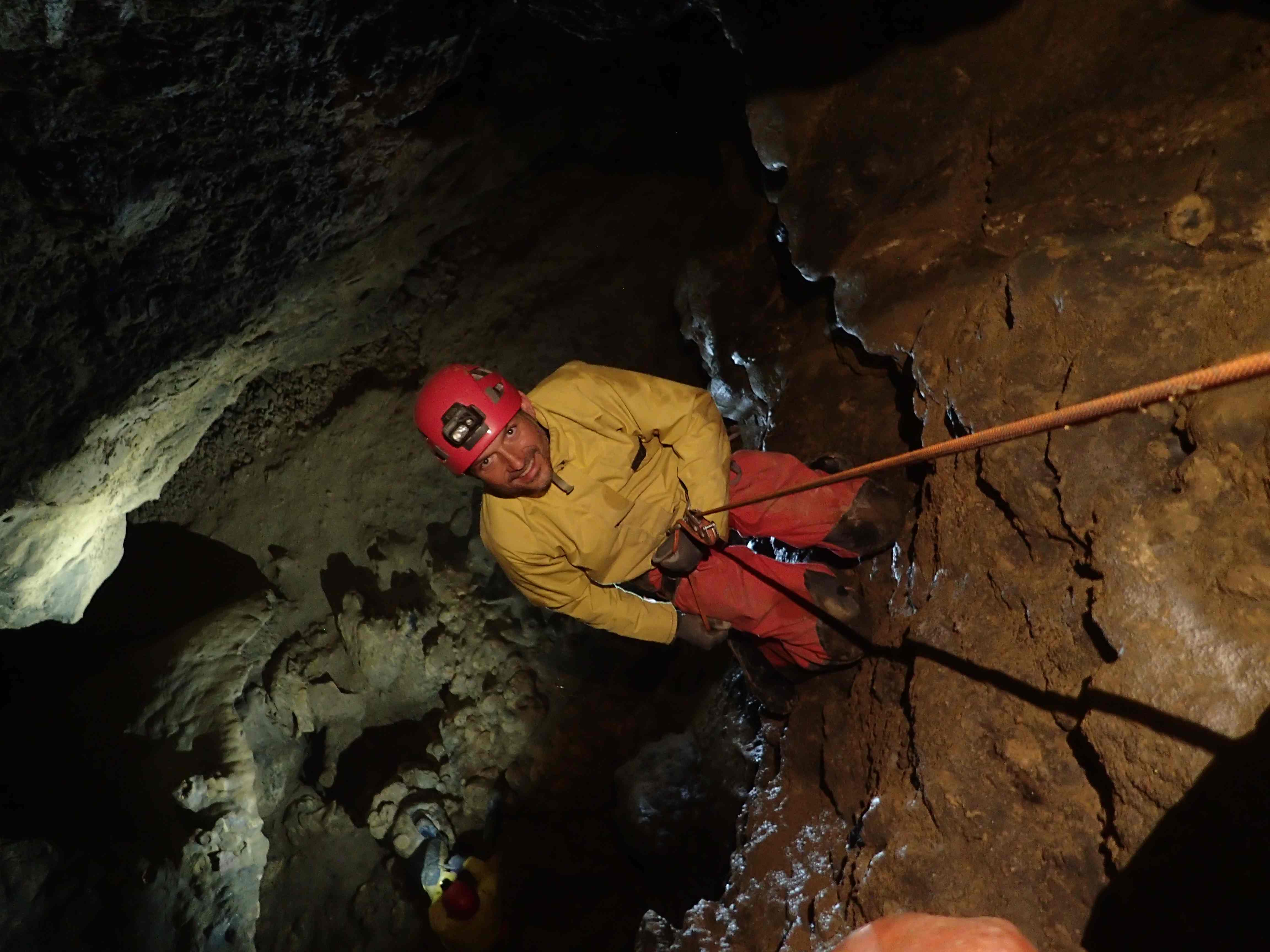 Spéléo débutant à la grotte de la résistance
